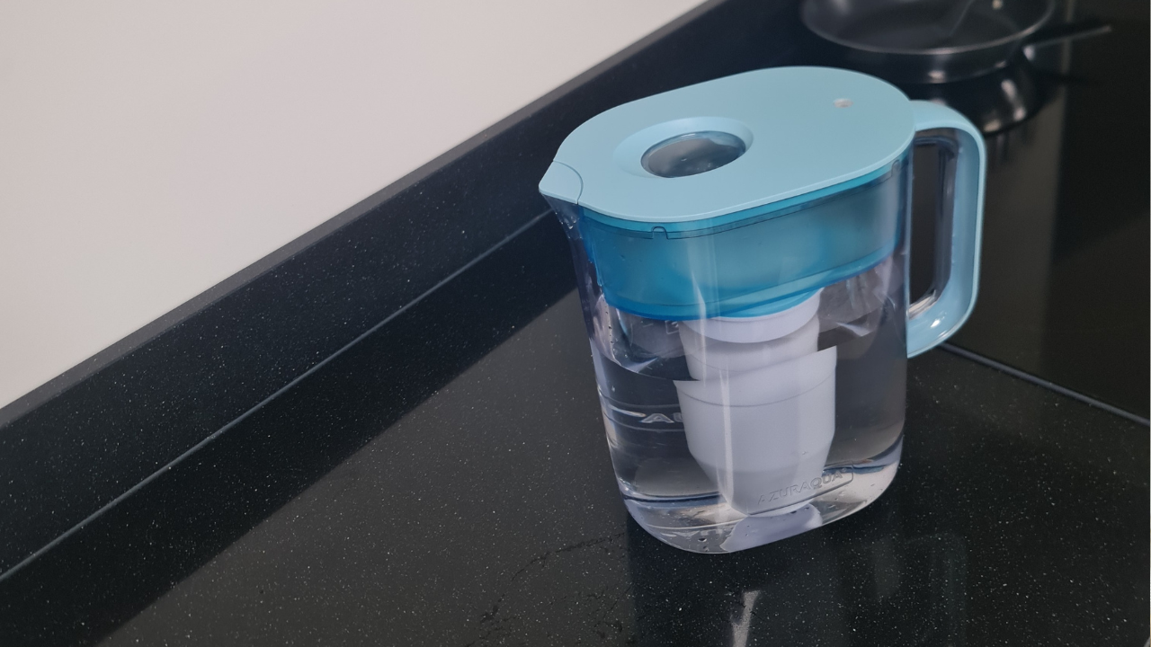 Is de Azuraqua Water Pitcher bestand tegen PFAS